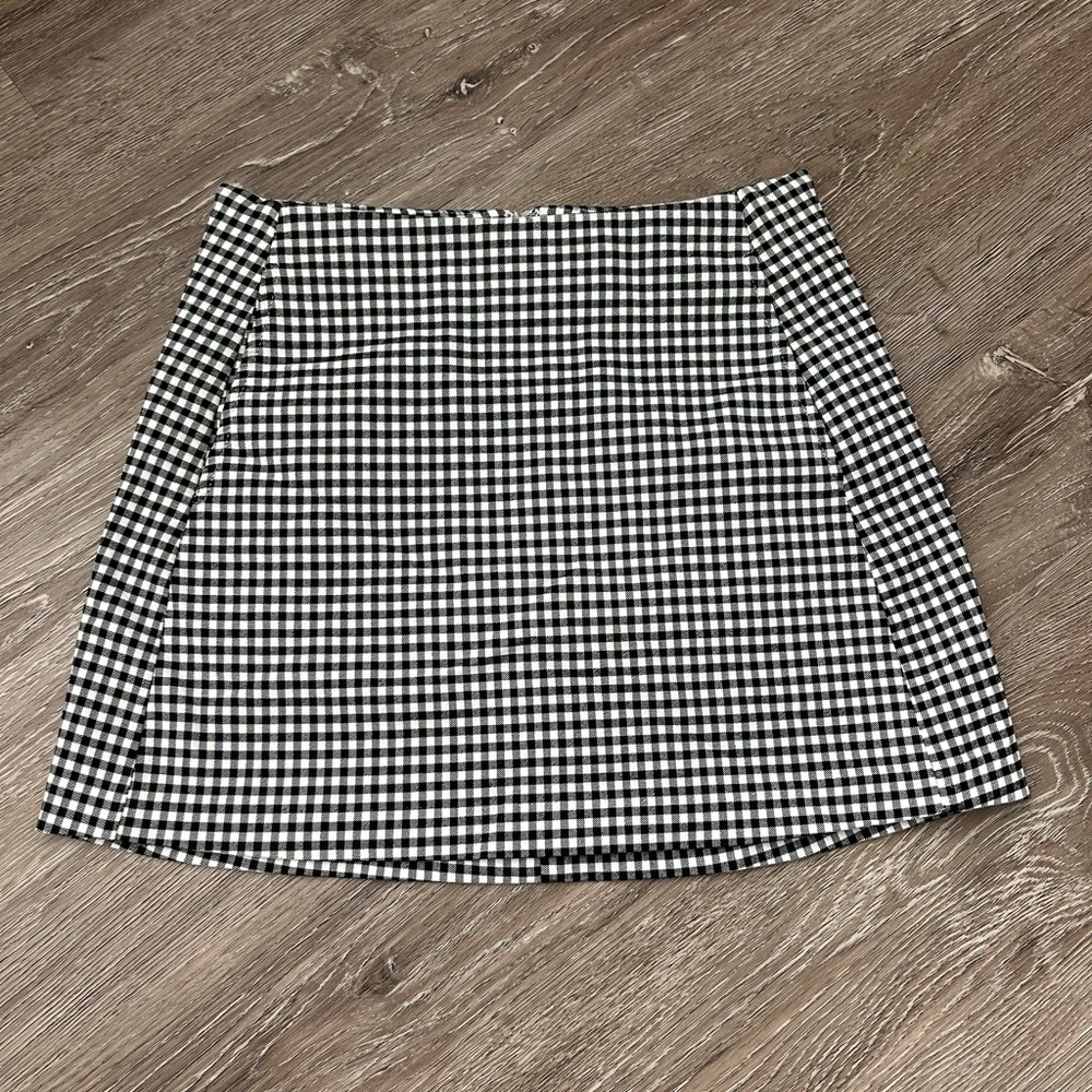 Urban Outfitters Black and White Mini Skirt Women’s XS